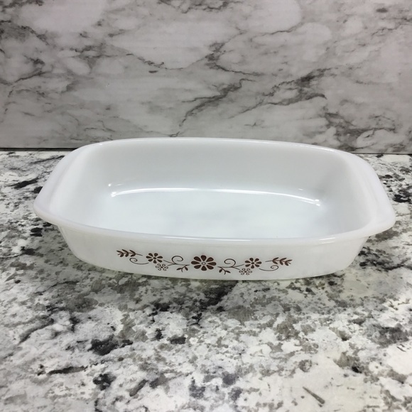 Vintage Dynaware Pyr-o-rey Casserole Dish - Picture 3 of 11